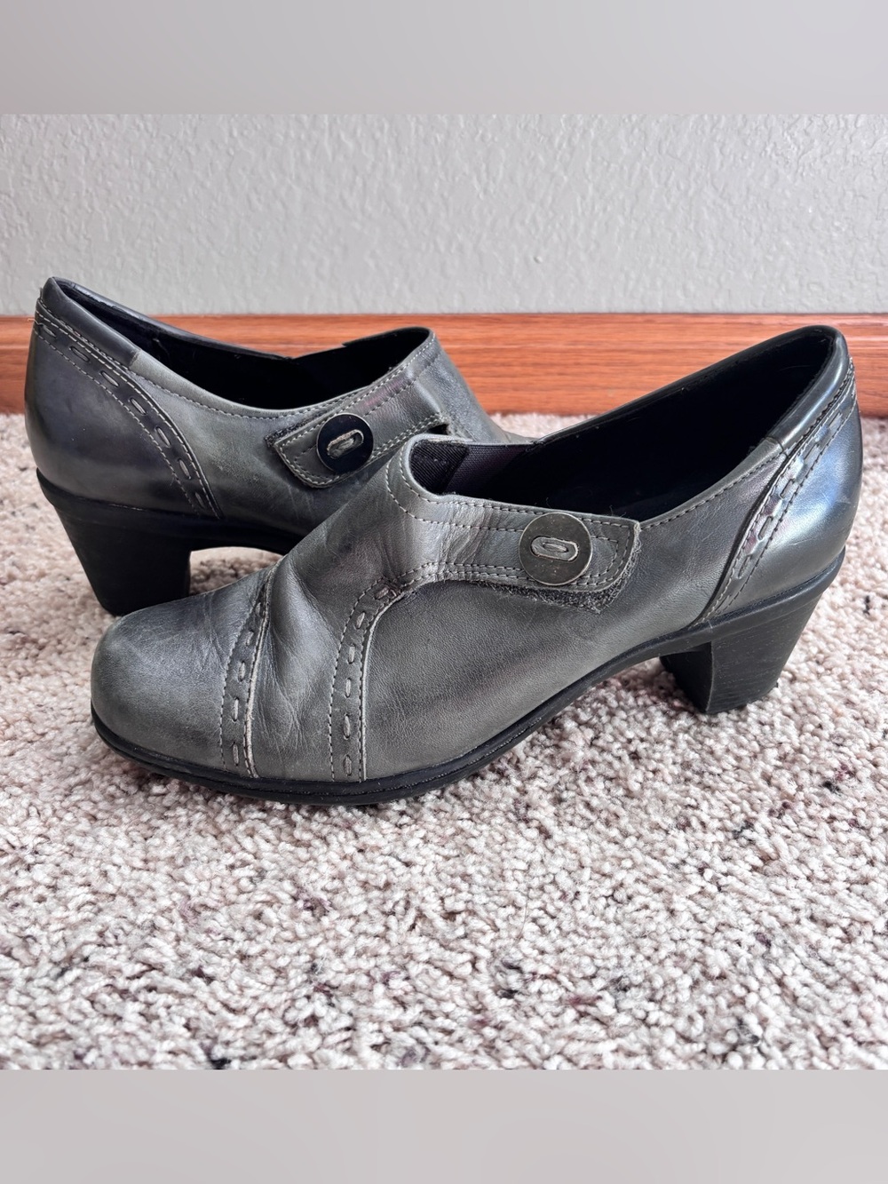 Earth Origins Marla 2 Gray Leather Low Block Heel Slip-Ons women’s 8